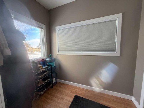 209 2 Street West, Bow Island, AB - Indoor Photo Showing Other Room