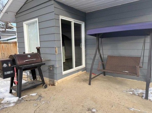 209 2 Street West, Bow Island, AB - Outdoor With Exterior