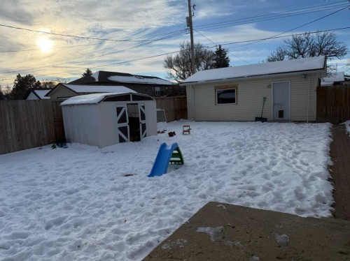 209 2 Street West, Bow Island, AB - Outdoor