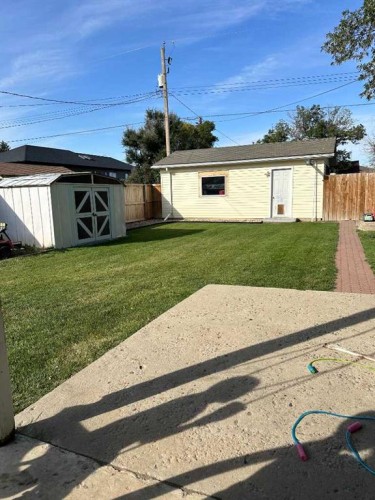 209 2 Street West, Bow Island, AB - Outdoor