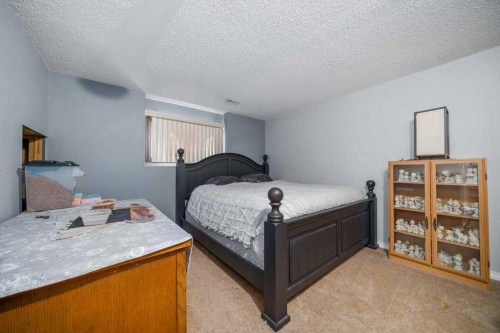 938 5 Street Se, Redcliff, AB - Indoor Photo Showing Bedroom