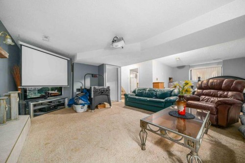 938 5 Street Se, Redcliff, AB - Indoor