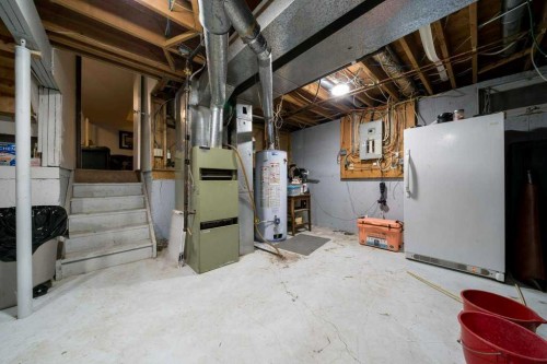 938 5 Street Se, Redcliff, AB - Indoor Photo Showing Basement