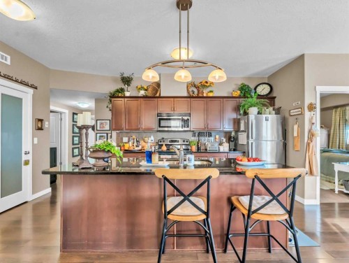 121-19 Terrace View Ne, Medicine Hat, AB - Indoor Photo Showing Kitchen