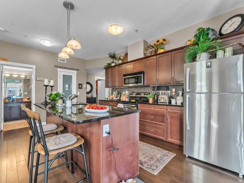121-19 Terrace View Ne, Medicine Hat, AB - Indoor Photo Showing Kitchen With Stainless Steel Kitchen