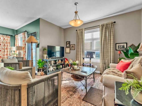 121-19 Terrace View Ne, Medicine Hat, AB - Indoor Photo Showing Living Room