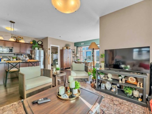 121-19 Terrace View Ne, Medicine Hat, AB - Indoor Photo Showing Living Room