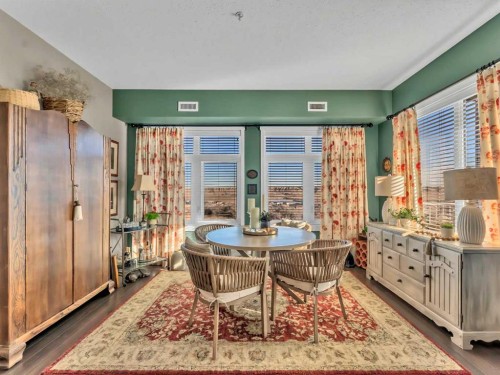 121-19 Terrace View Ne, Medicine Hat, AB - Indoor Photo Showing Dining Room