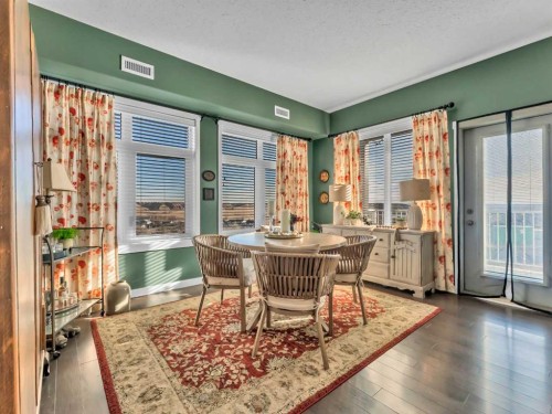121-19 Terrace View Ne, Medicine Hat, AB - Indoor Photo Showing Dining Room