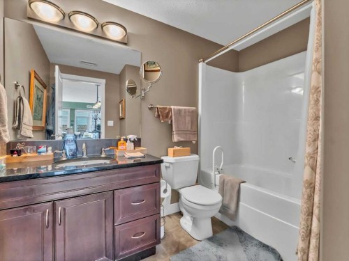 121-19 Terrace View Ne, Medicine Hat, AB - Indoor Photo Showing Bathroom
