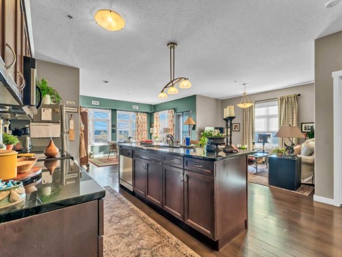 121-19 Terrace View Ne, Medicine Hat, AB - Indoor Photo Showing Kitchen With Upgraded Kitchen