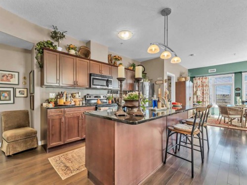 121-19 Terrace View Ne, Medicine Hat, AB - Indoor Photo Showing Kitchen