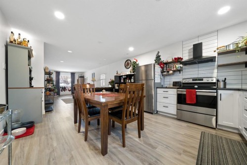 230 3 Street Se, Medicine Hat, AB - Indoor Photo Showing Dining Room