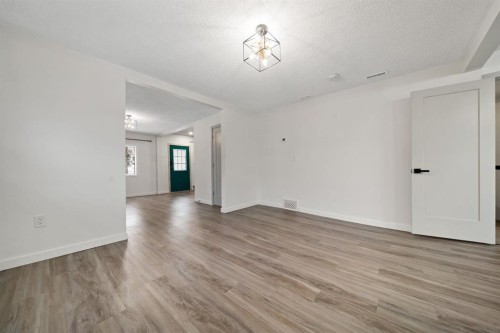 230 3 Street Se, Medicine Hat, AB - Indoor Photo Showing Other Room