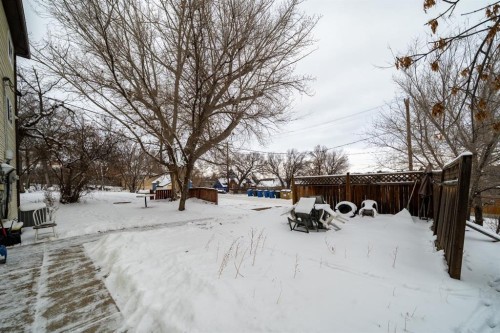 230 3 Street Se, Medicine Hat, AB - Outdoor