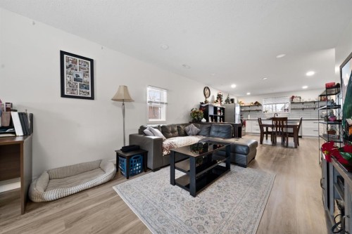 230 3 Street Se, Medicine Hat, AB - Indoor Photo Showing Living Room