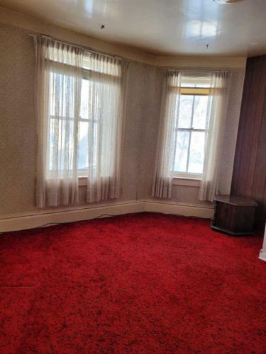 819A 5 Street Se, Medicine Hat, AB - Indoor Photo Showing Other Room