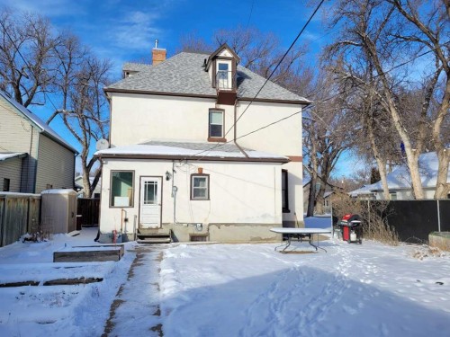 819A 5 Street Se, Medicine Hat, AB - Outdoor