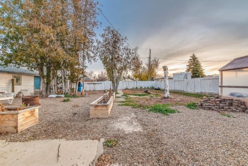 219 4 Street Se, Redcliff, AB - Outdoor