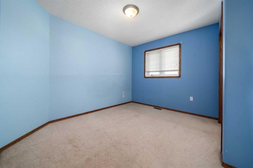 197 Vista Road, Medicine Hat, AB - Indoor Photo Showing Other Room