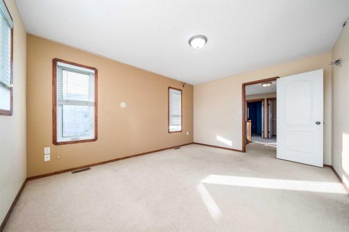 197 Vista Road, Medicine Hat, AB - Indoor Photo Showing Other Room