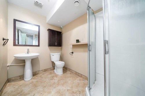 197 Vista Road, Medicine Hat, AB - Indoor Photo Showing Bathroom