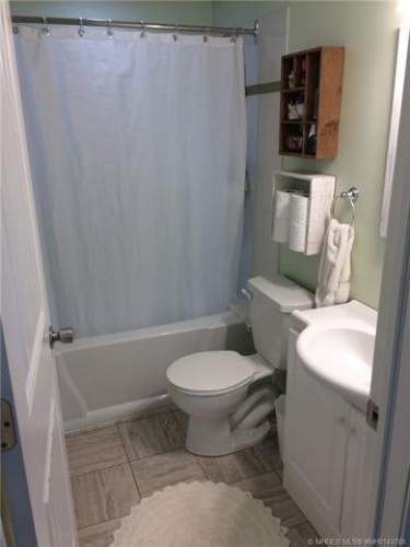 132 3 Avenue East, Empress, AB - Indoor Photo Showing Bathroom