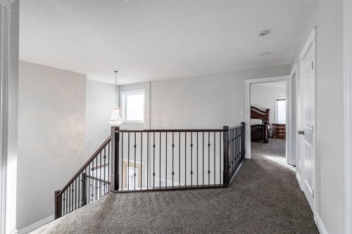 203 Sterling Crescent Se, Medicine Hat, AB - Indoor Photo Showing Other Room