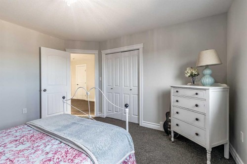203 Sterling Crescent Se, Medicine Hat, AB - Indoor Photo Showing Bedroom