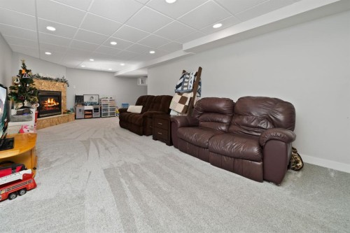 711 Main Street South, Redcliff, AB - Indoor