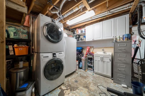 711 Main Street South, Redcliff, AB - Indoor Photo Showing Laundry Room