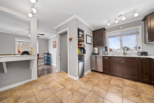 711 Main Street South, Redcliff, AB - Indoor Photo Showing Kitchen