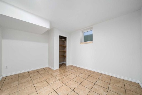 301 3 Avenue East, Bow Island, AB - Indoor Photo Showing Other Room