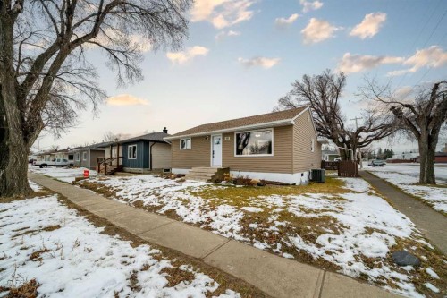 301 3 Avenue East, Bow Island, AB - Outdoor