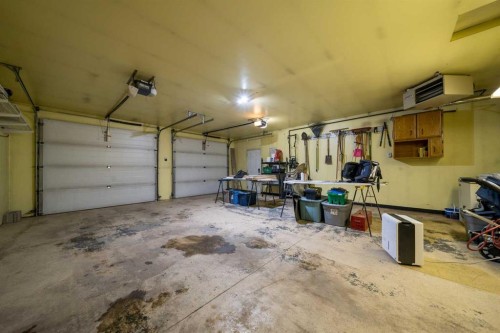 301 3 Avenue East, Bow Island, AB - Indoor Photo Showing Garage