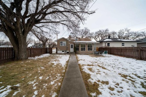 301 3 Avenue East, Bow Island, AB - Outdoor