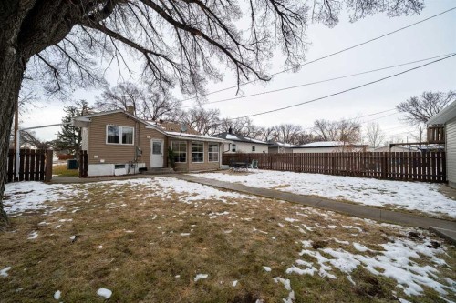 301 3 Avenue East, Bow Island, AB - Outdoor