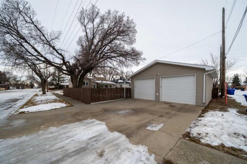 301 3 Avenue East, Bow Island, AB - Outdoor