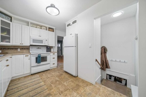 301 3 Avenue East, Bow Island, AB - Indoor Photo Showing Kitchen