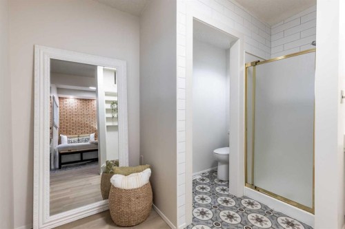 150 11 Street Ne, Medicine Hat, AB - Indoor Photo Showing Bathroom