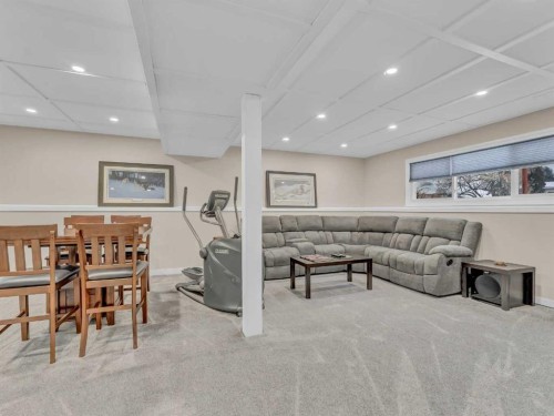 928 4 Street Se, Redcliff, AB - Indoor