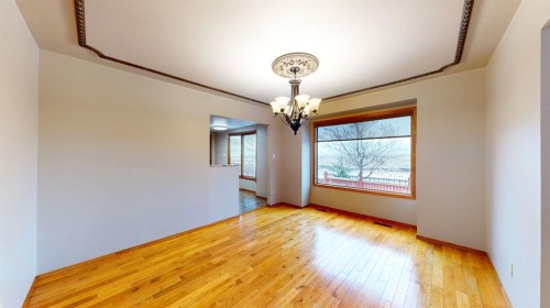 610 Ross Glen Drive Se, Medicine Hat, AB - Indoor Photo Showing Other Room