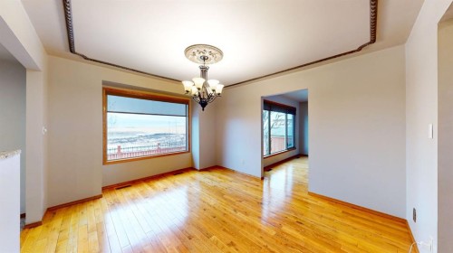 610 Ross Glen Drive Se, Medicine Hat, AB - Indoor Photo Showing Other Room