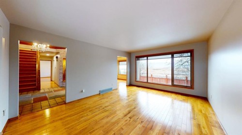 610 Ross Glen Drive Se, Medicine Hat, AB - Indoor Photo Showing Other Room