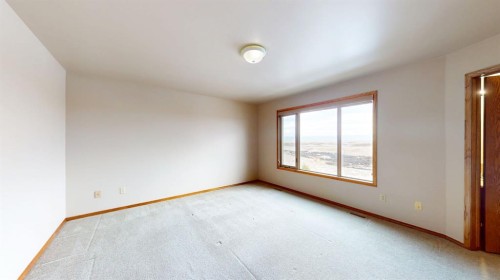 610 Ross Glen Drive Se, Medicine Hat, AB - Indoor Photo Showing Other Room