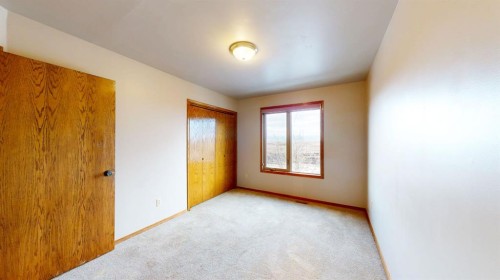 610 Ross Glen Drive Se, Medicine Hat, AB - Indoor Photo Showing Other Room