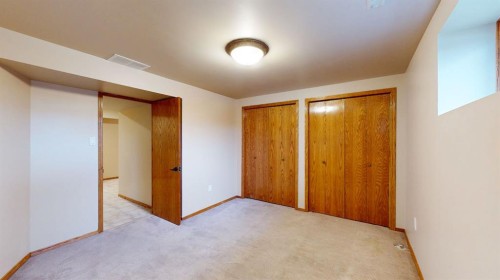 610 Ross Glen Drive Se, Medicine Hat, AB - Indoor Photo Showing Other Room