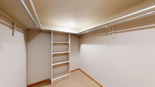 610 Ross Glen Drive Se, Medicine Hat, AB - Indoor With Storage