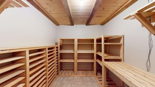 610 Ross Glen Drive Se, Medicine Hat, AB - Indoor Photo Showing Other Room