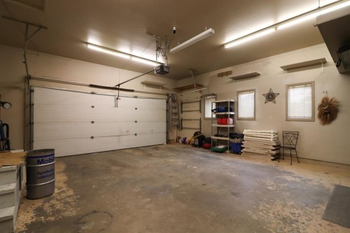 610 Ross Glen Drive Se, Medicine Hat, AB - Indoor Photo Showing Garage